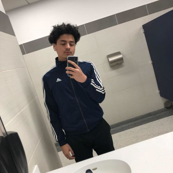 Meet your Posher, Carlos - Picture 1 of 1